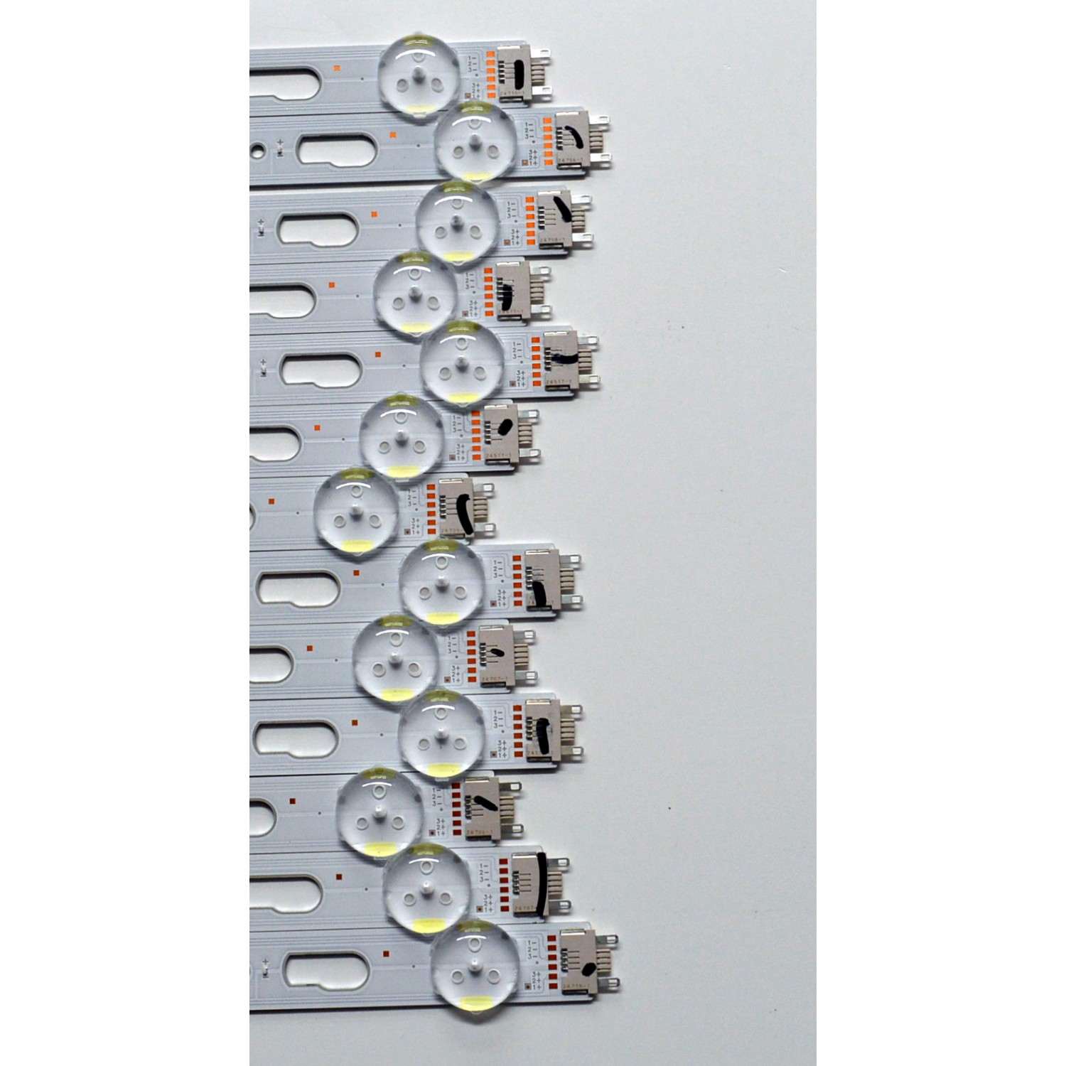 KIT DE LEDS ORIGINAL PARA TV SAMSUNG 80 PIEZAS / NUMERO DE PARTE BN96-56745A / V3Q8-980SM0-R0 / HBH-H1 / 98U635 / 56745A / PANEL CY-TC098FKEV1H / DISPLAY HV980QUB-S1A / MODELO QN98Q80CDFXZA / QN98Q80CDFXZA BA02 - Imagen 4