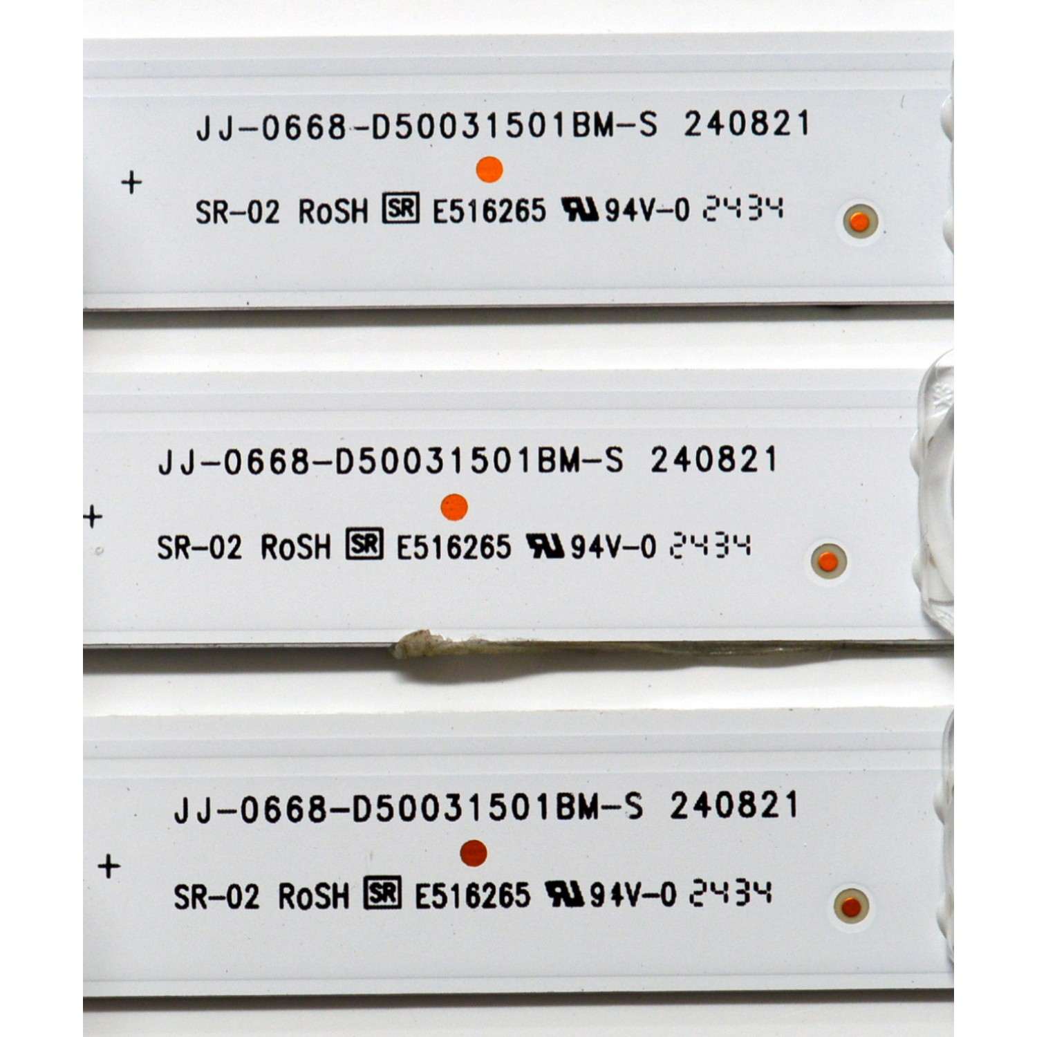KIT DE LEDS ORIGINAL PARA TV SCEPTRE 3 PIEZAS / NUMERO DE PARTE JJ-0668-D50031501BM-S / 1.17.01.0000305-000 / M215A4W50J1 / 240903JA1 / PANEL MDHF500QUB-F20 / DISPLAY HF500QUB-F20 / MODELO U515CV-UMRD - Imagen 3