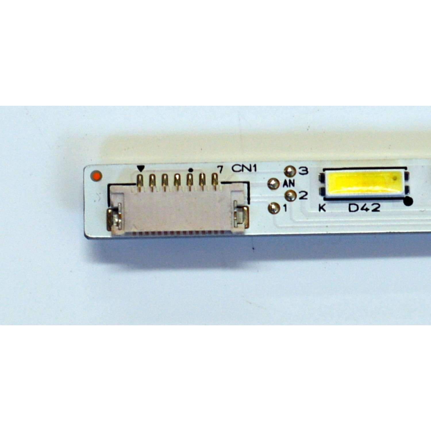 LED ORIGINAL PARA TV PHILIPS 1 PIEZA / NUMERO DE PARTE UDULED0SM008 / UDULED0SM008 REV.A / 32" 14S3P (SLED) / PANEL U24F1XH / MODELO 32PFL1904/F7 - Imagen 4