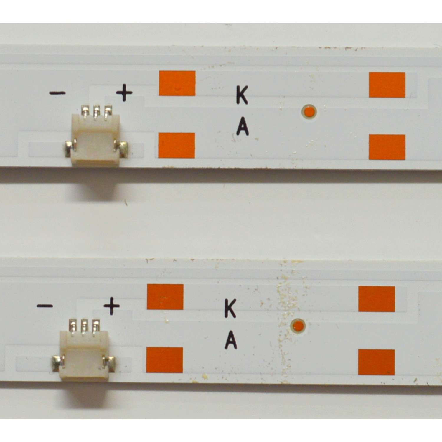 KIT DE LEDS ORIGINAL PARA TV VIZIO 2 PIEZAS / NUMERO DE PARTE 303HX430051CD / HFSX43D10-ZC42AG-09CD / B005P00108211A / 2300023151 / 70401-01850 / 240809AB04 / GC430M70 / PANEL BOEI430WU1 / DISPLAY HV430FHB-F91 / MODELO VFD43M-0804 / VFD43M-0804 LBVFU6JA - Imagen 3