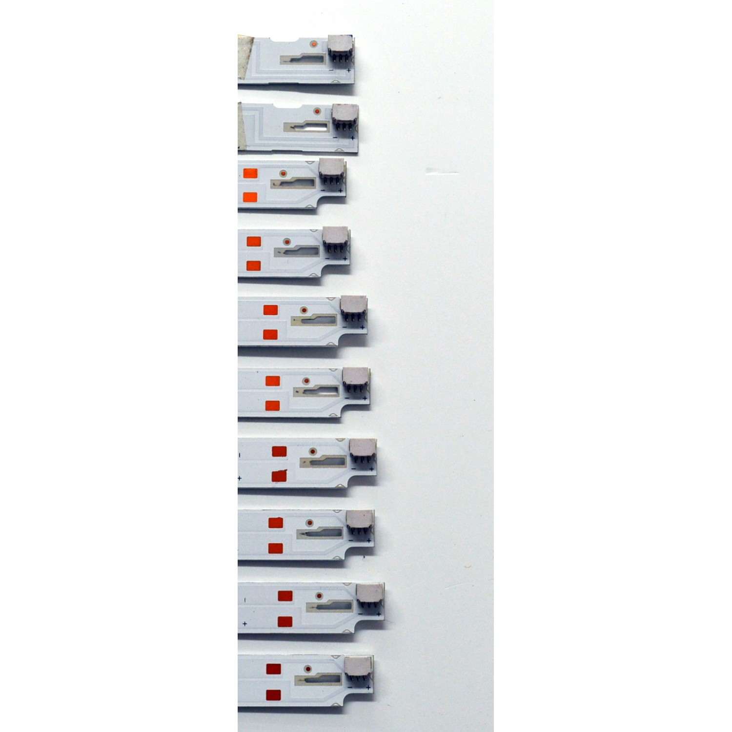 KIT DE LEDS ORIGINAL PARA TV HISENSE 10 PIEZAS / NUMERO DE PARTE 303KG650002 / 303KG65001 / KG65D6B-ZCAG-01 / KG65D6A-ZCAG-01 / K650WDF A4 / 4708-K65WDF-A4113N31 / 4708-K65WDF-A4113N21 / PANEL K650WDF / DISPLAY LC650EQQ (SM)(A3) / MODELO 65R6E4 - Imagen 2