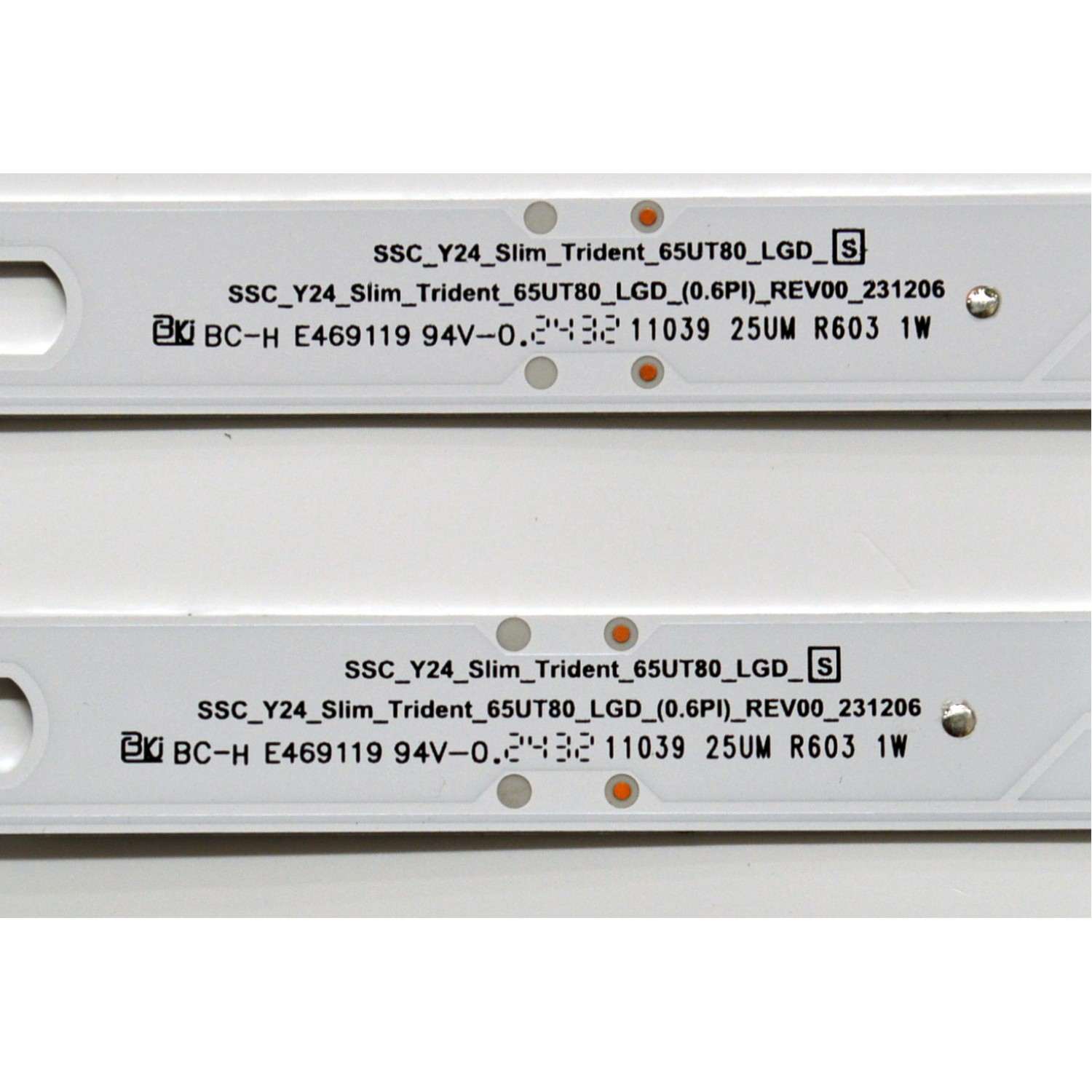 KIT DE LEDS ORIGINAL PARA TV LG 8 PIEZAS / NUMERO DE PARTE EAV65056001 / SSC_Y24_SLIM_TRIDENT_65UT80_LGD_S / SSC_Y24_SLIM_TRIDENT_65UT80_LGD_(0.6PI)_REV00 / LGD 650Z5_D / PANEL NC650TQG-AAKHA / DISPLAY LC650EQC (SP) (A1) / MODELO 65UT7550AUA.BUSYLKR - Imagen 2
