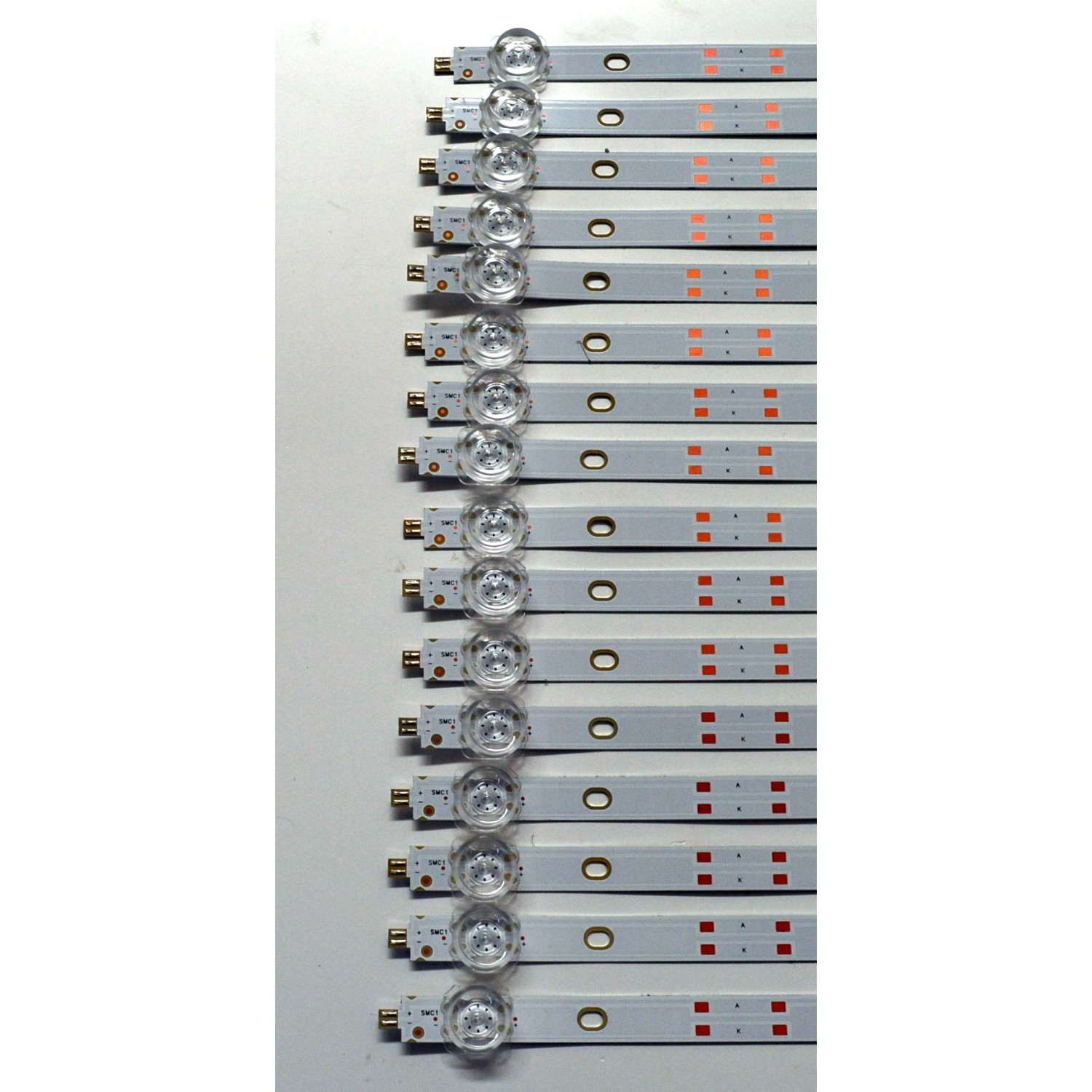 KIT DE LEDS ORIGINAL PARA TV ONN 16 PIEZAS / NUMERO DE PARTE 30385008001DS / LED85D08-ZC42AG-03DS / 85000M05 / 240923AD01 / 240921BD01 / DISPLAY V850DJ2-Q01 / MODELO 100150805 85" - Imagen 3