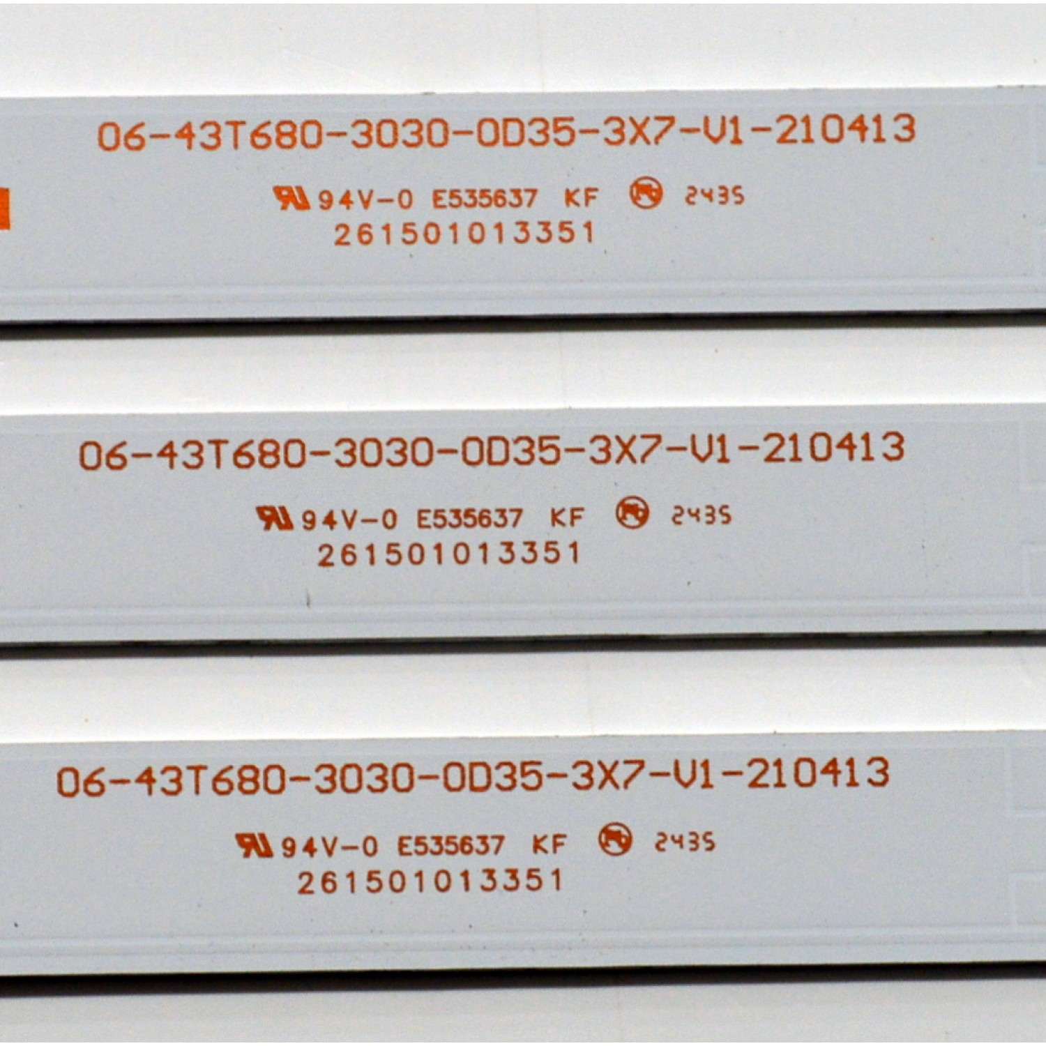 KIT DE LEDS ORIGINAL PARA TV WESTINGHOUSE 3 PIEZAS / NUMERO DE PARTE 261501013351 / 06-43T680-3030-0D35-3X7-V1-210413 / 180L3M30-B / 230101044460 / PANEL HK430WLEDM-JHYYH / DISPLAY PT430GT03-1 VER.1.0 / MODELO WR43UT4212 - Imagen 2