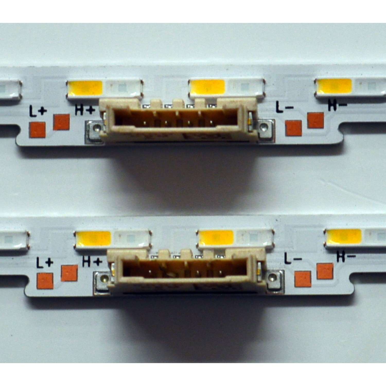 KIT DE LEDS ORIGINAL PARA TV SAMSUNG 2 PIEZAS / NUMERO DE PARTE JL.E650Y2720 / JL.E650Y2720-408BS-R8P-M-HF / HBH HBH-M1 94V-0 / E49346 HZ 2302 MLQ / MODELOS HG65Q60B / QE65Q67B / QN65Q60A / KQ65QB60A / QA65Q60B / QN65Q60C  - Imagen 2