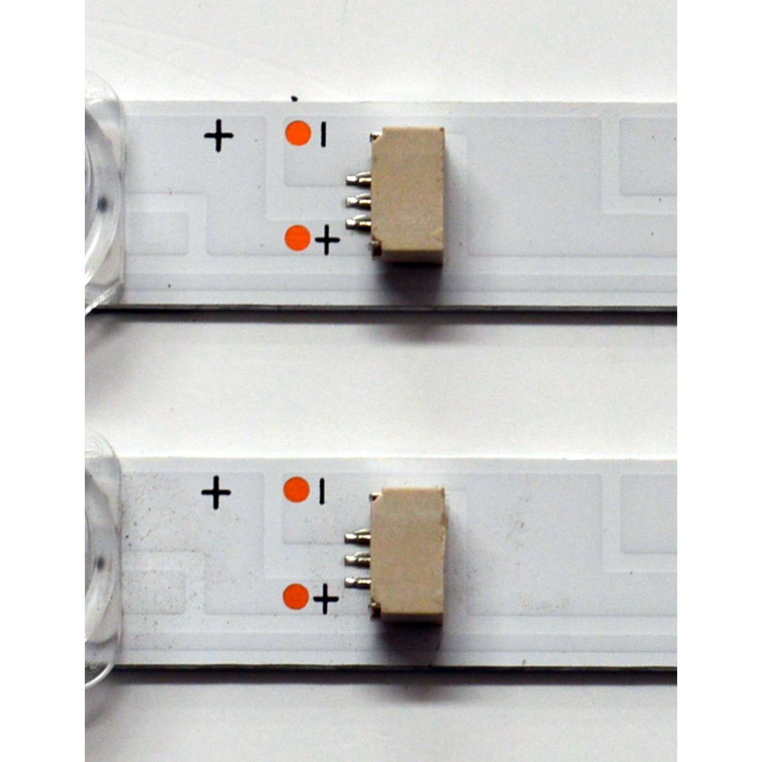 KIT DE LEDS ORIGINAL PARA TV KALLEY 2 PIEZAS / NUMERO DE PARTE CRH-AT50D3100303014023BHREV1.2 / 4L-ZX050T-XR004X / M13Y150JB5 / PANEL LVU500CHDX E0548 / DISPLAY CV500U2-L03 REV:01 / MODELO K-GTV50UHDQV2 - Imagen 2