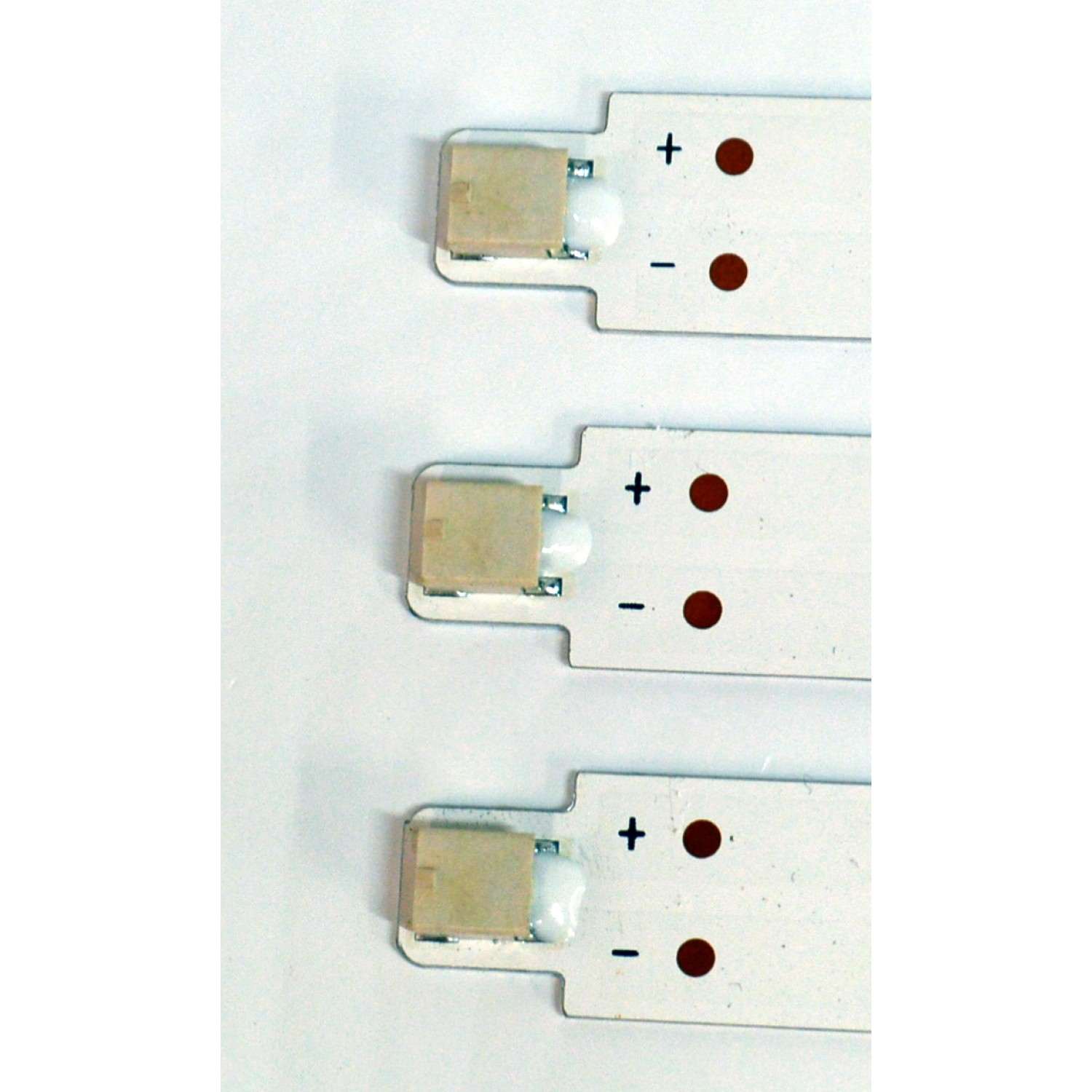 KIT DE LEDS ORIGINAL PARA TV SAMSUNG 3 PIEZAS / NUMERO DE PARTE BN96-2433A / CRH-P43S6303003101B2-REV3.1 / 2433A / 74143X / 75.2XP06G001 / 70L03H20125CA6313P / PANEL CY-BA043HGCR1V / DISPLAY PT430GT01-8 VER.1.1 / MODELO UN43U8000FBXZA DB01 - Imagen 2