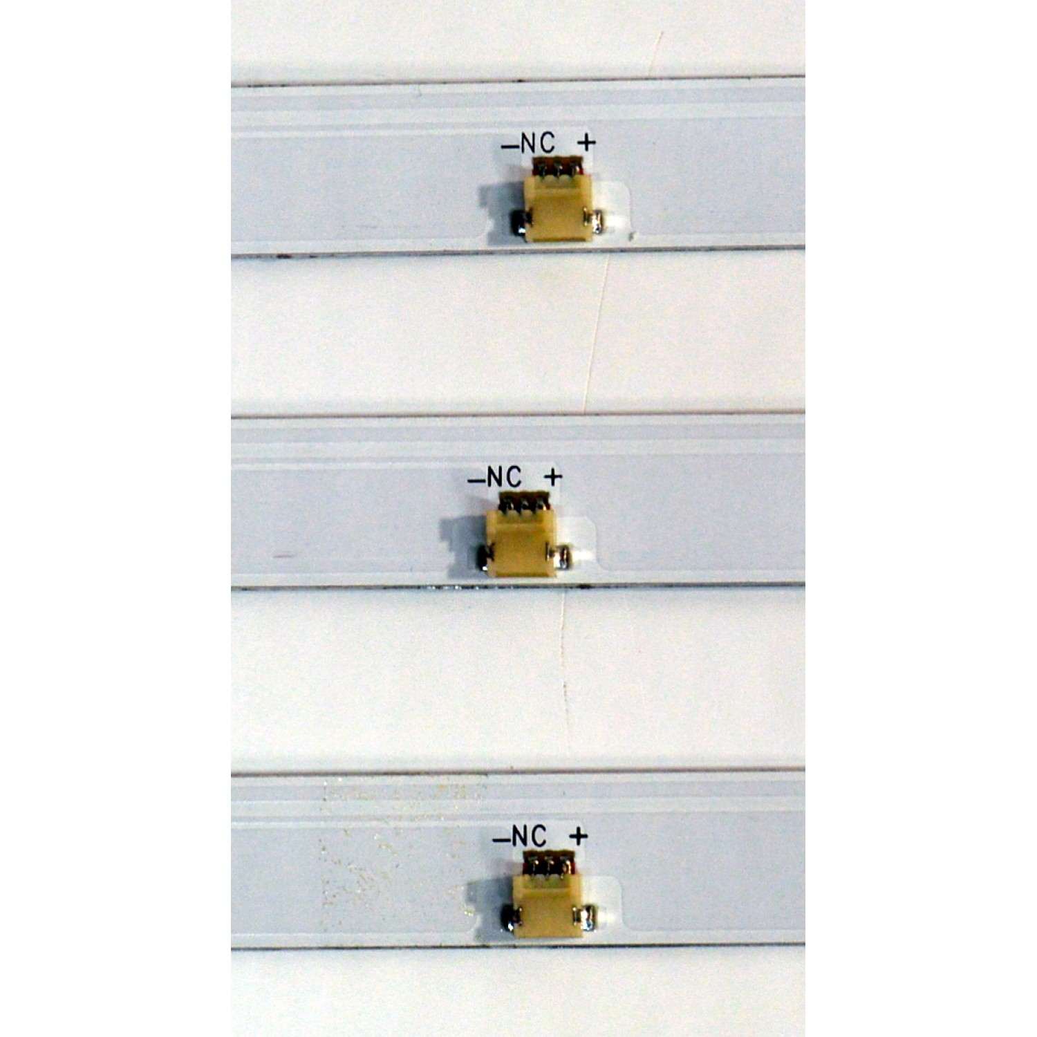 KIT DE LEDS ORIGINAL PARA TV VIZIO 3 PIEZAS / NUMERO DE PARTE 303GC400037DS / GC40D06-ZC42AG-04DS / 2300023619 / 70401-02048 / 250303BB07 / GC400M05 / PANEL BOEI400WU1 / DISPLAY HV400FHB-F11 REV.1.0 / MODELO VFD40M-0804 / VFD40M-0804 LBVFW4GB - Imagen 2