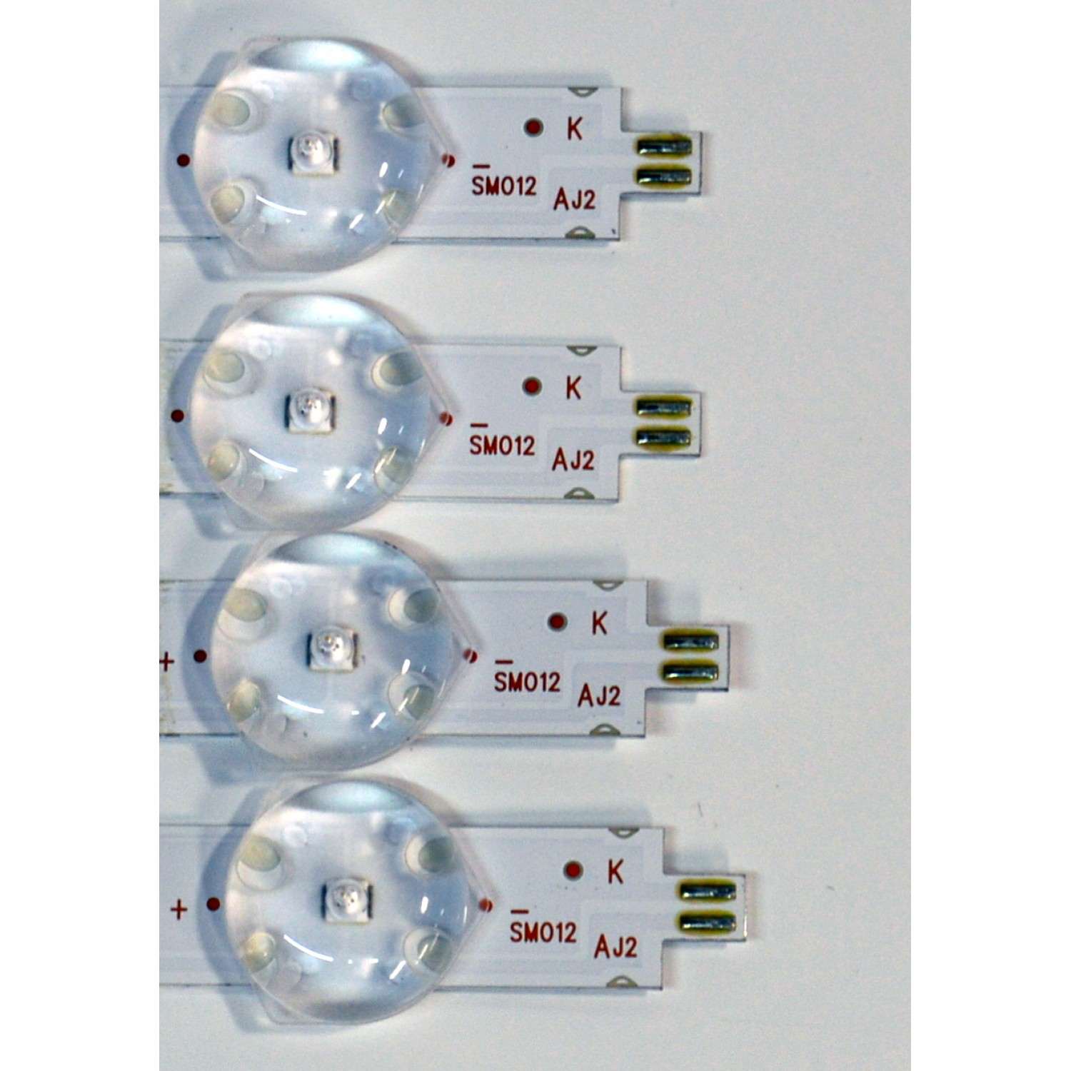 KIT DE LEDS ORIGINAL PARA TV ROKU SELECT SERIES 4 PIEZAS / NUMERO DE PARTE 3035512008BD / LED55D12-ZC62AG-11BDF / B005P00105667A / 23080BC10 / 5500M015 / DISPLAY ST5461D18-2 VER.2.1 / MODELO 55R4A5X - Imagen 2