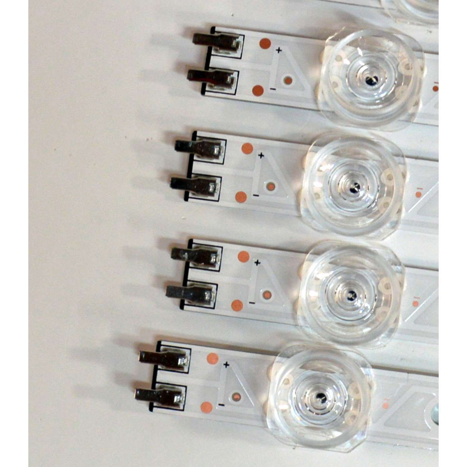 KIT DE LEDS ORIGINAL PARA TV SAMSUNG 8 PIEZAS / NUMERO DE PARTE BN96-60383A / BN96-60382A / JL.D850N1330-408CR-M_V10 5.0 / JL.D850N1330-408CL-M_V10 5.0 / 60383A / 60382A / HBH HBH-H1 /PANEL CY-BF085HGAV3H / DISPLAY T850QVN04.F / MODELO UN85U8000FBXZA AB01 - Imagen 5