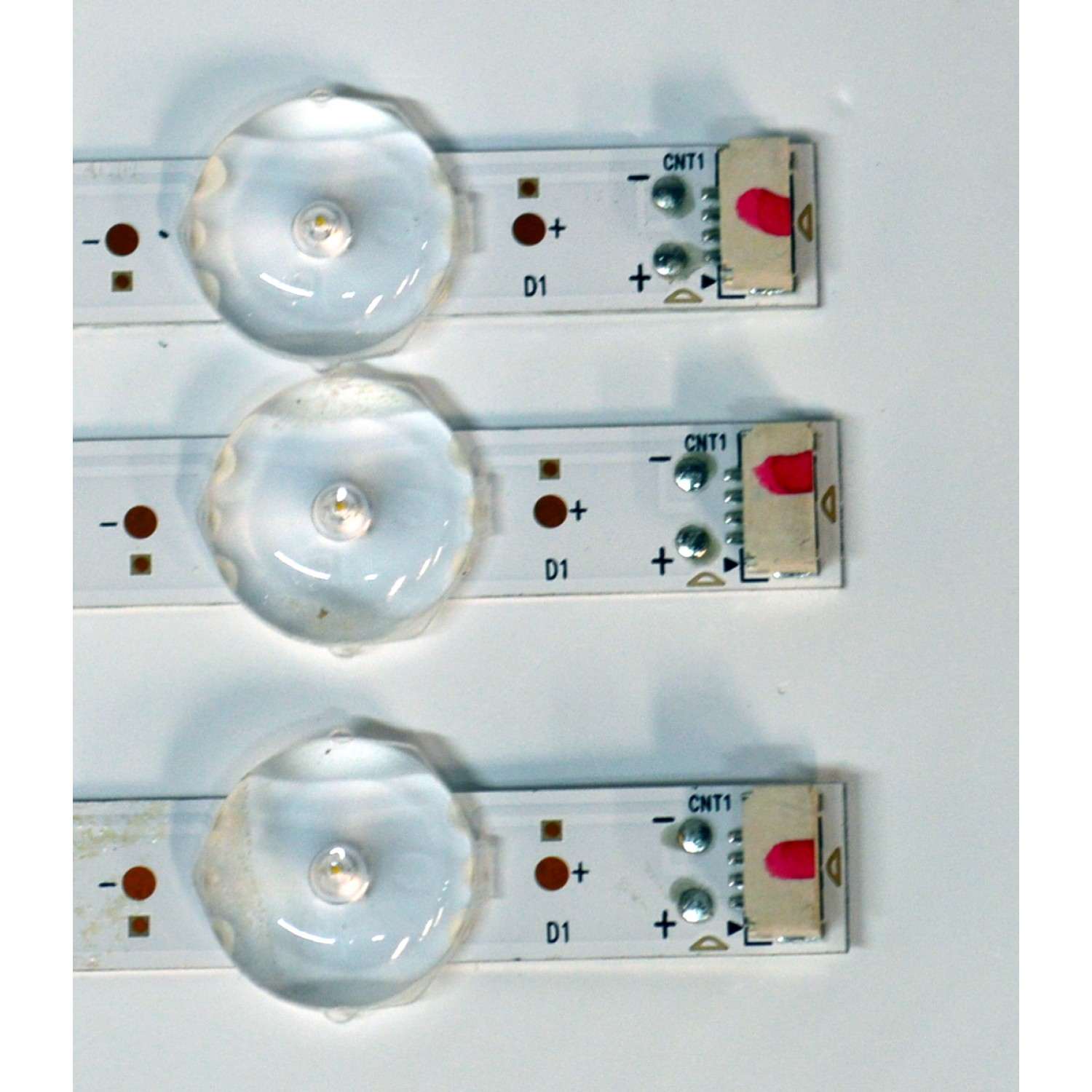 KIT DE LEDS ORIGINAL PARA TV PHILIPS 3 PIEZAS / NUMERO DE PARTE LB500A7 / LB500A7 V0_00 / UDULEDLXT043 REV.A / 8832A / 50W14S1P / DISPLAY V500DJ7-QE1 REV.D2 / MODELO 50PUL7552/F7 / 50PUL7552/F7 A - Imagen 2