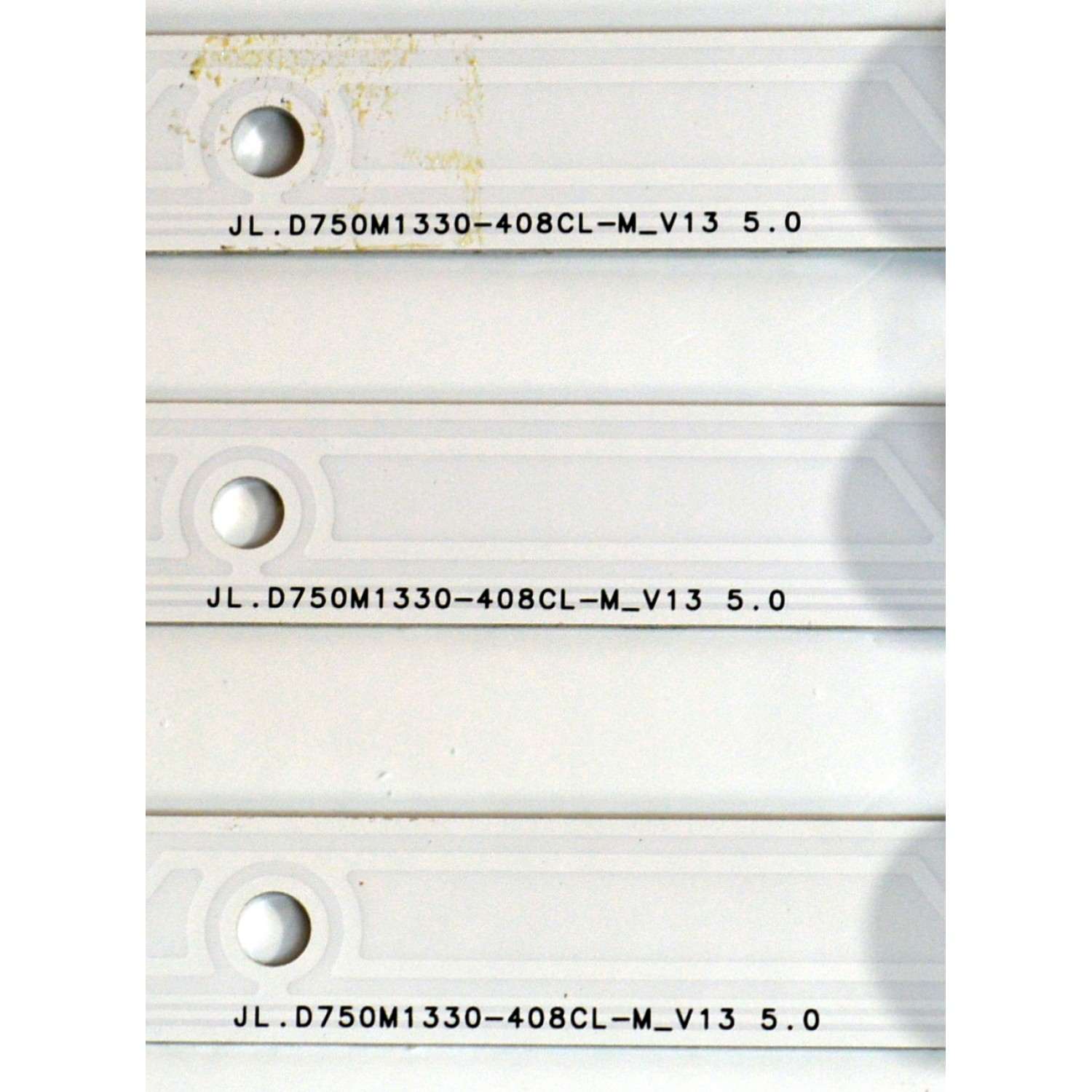 KIT DE LEDS ORIGINAL PARA TV SAMSUNG 6 PIEZAS / NUMERO DE PARTE BN96-60381A / BN96-60380A / JL.D750M1330-408CL-M_V13 5.0 / JL.D750M1330-408CR-M_V13 5.0 / 60381A / 60380A / PANEL CY-BF075HGHV8H / DISPLAY ST7461D03-9 V2.1 / MODELO UN75U8000FDXZA - Imagen 4