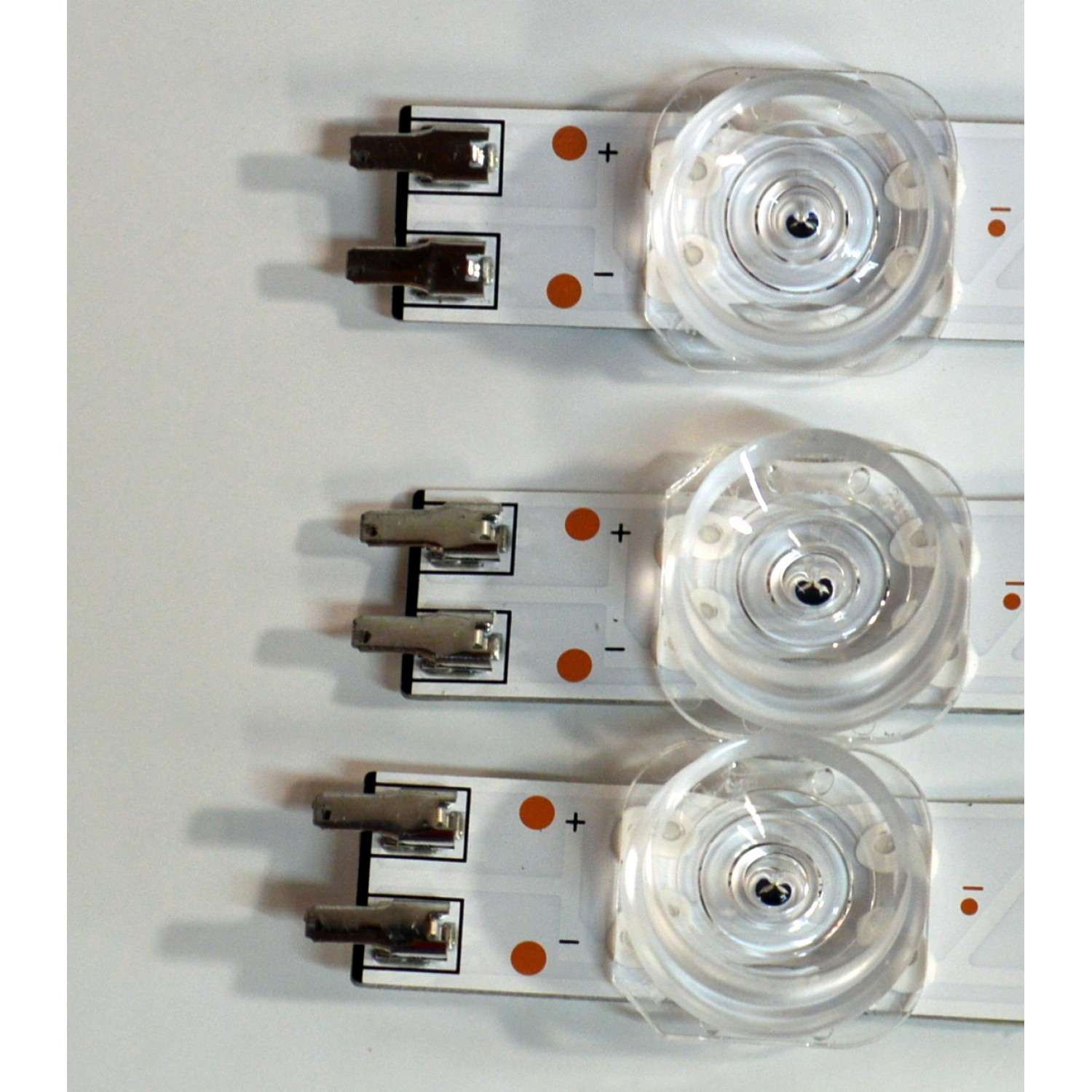 KIT DE LEDS ORIGINAL PARA TV SAMSUNG 6 PIEZAS / NUMERO DE PARTE BN96-60381A / BN96-60380A / JL.D750M1330-408CL-M_V13 5.0 / JL.D750M1330-408CR-M_V13 5.0 / 60381A / 60380A / PANEL CY-BF075HGHV8H / DISPLAY ST7461D03-9 V2.1 / MODELO UN75U8000FDXZA - Imagen 5