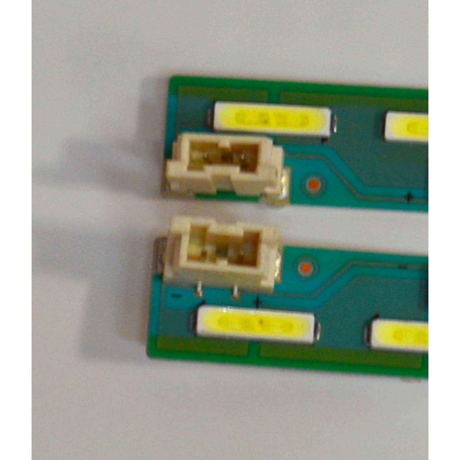 KIT DE LEDS ORIGINAL PARA TV LG 2 PIEZAS / NUMERO DE PARTE 6916L-2314A / 6916L-2315A / 49" V15 ART3 FHD REV 0.5 6 R-TYPE / 49" V15 ART3 FHD REV 0.5 6 L-TYPE / 6916L2314A / 6916L2315A / PANEL LC490EUE (FH)(M1) / MODELO 49LF6300-UA.BUSYLJR - Imagen 3