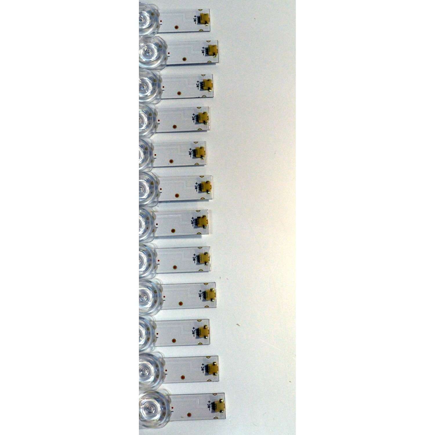 KIT DE LEDS ORIGINAL PARA TV VIZIO 12 PIEZAS / NUMERO DE PARTE 303HX650085D / HFSX65D06-ZC42AG-27D / 2300023610 / 70401-02173 / 250219AB07 / GC650M42 / PANEL BOEI650WQ1 / DISPLAY HV650QUB-F73 / MODELO M65Q6-L4 / M65Q6-L4 LBVR7PB - Imagen 3