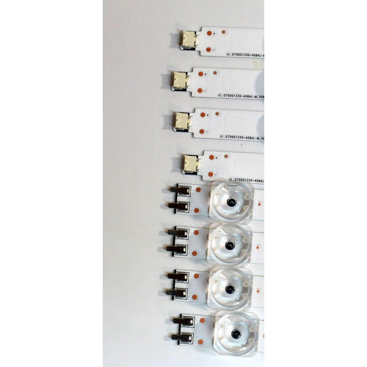 KIT DE LEDS ORIGINAL PARA TV SAMSUNG 8 PIEZAS / NUMERO DE PARTE BN96-58293A / BN96-58292A / JL.D700G1330-408AL-M_V09 6.5 / JL.D700G1330-408AR-M_V09 6.5 / PANEL CY-BD070HGDV1H / DISPLAY JE695R3HE1K / BN96-54406A / MODELO UN70DU6900DXZA / UN70DU7200DXZA - Imagen 2