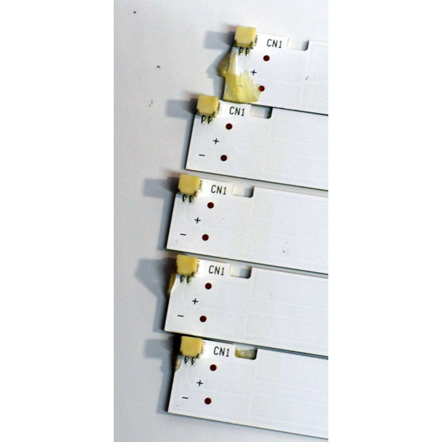 KIT DE LEDS ORIGINAL PARA TV VIZIO 5 PIEZAS / NUMERO DE PARTE 4300WS80081 / I-4300WS80081-V2 / 0563802205218ZF / DISPLAY T430HVN01.0 / MODELO D43F-F2 / D43F-F2 LWZ2VNPV - Imagen 2