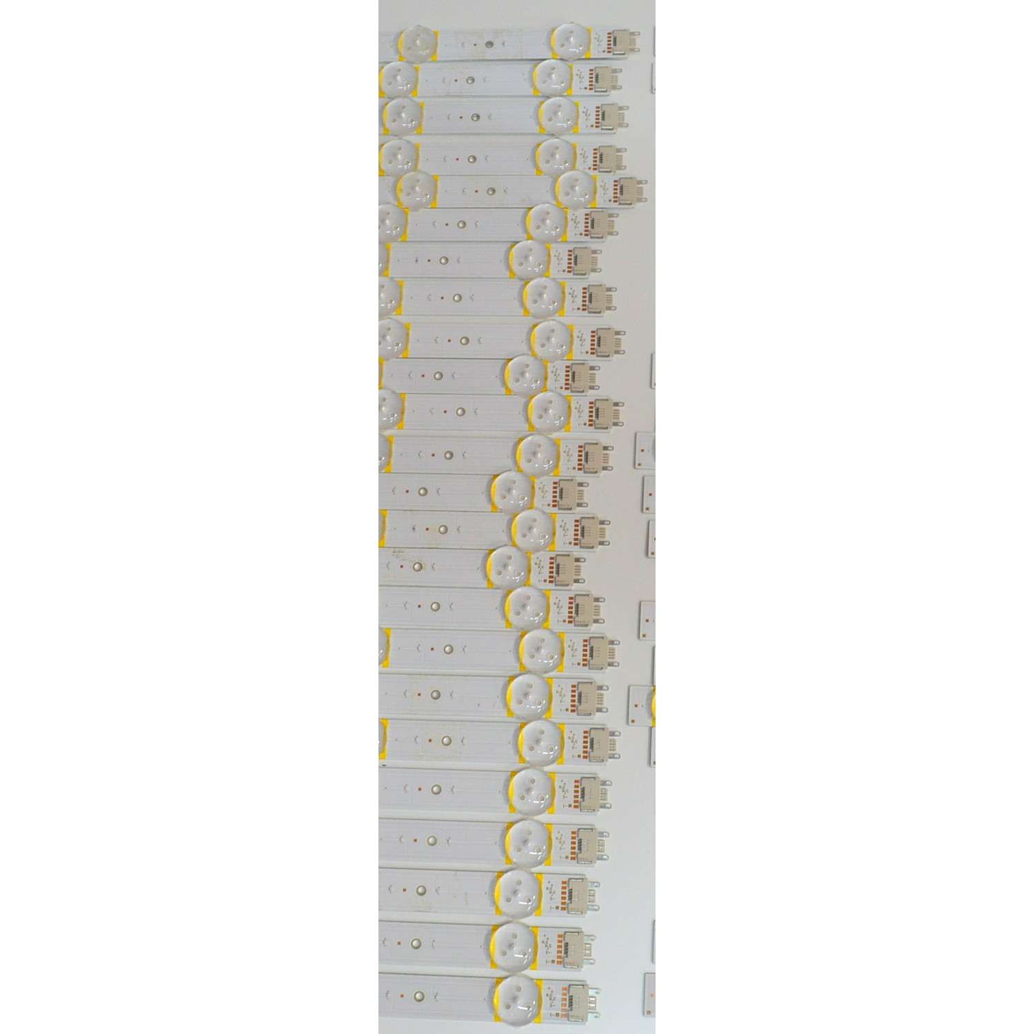 KIT DE LEDS ORIGINAL PARA TV SAMSUNG 48 PIEZAS / NUMERO DE PARTE BN96-58262A / V0Q8-850SM0-R0 / 58262A / PANEL CY-TD085FKAV2H  / DISPLAY T850QVN04.4 / BN96-58274A / MODELO QN85Q80DDFXZA - Imagen 3