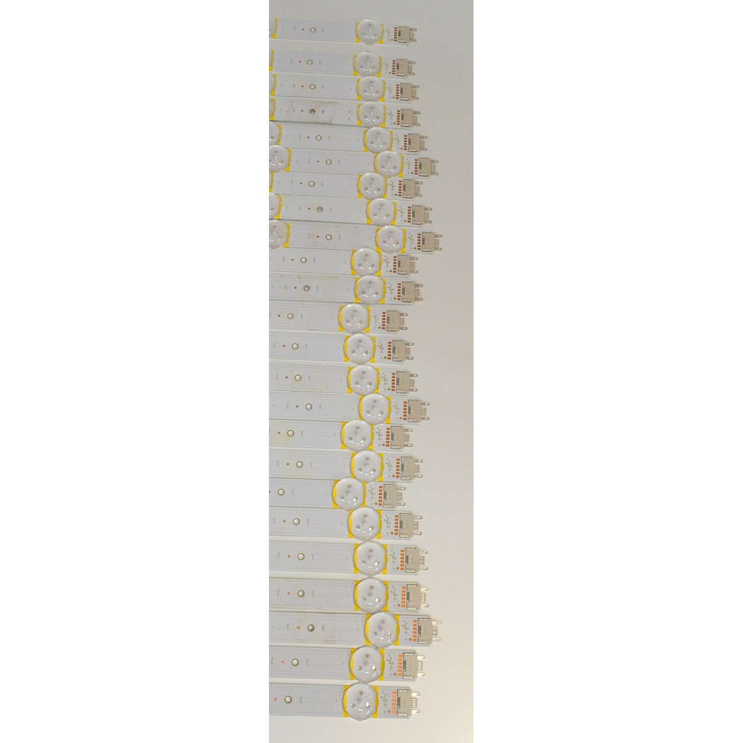 KIT DE LEDS ORIGINAL PARA TV SAMSUNG 48 PIEZAS / NUMERO DE PARTE BN96-58262A / V0Q8-850SM0-R0 / 58262A / PANEL CY-TD085FKAV2H  / DISPLAY T850QVN04.4 / BN96-58274A / MODELO QN85Q80DDFXZA - Imagen 4