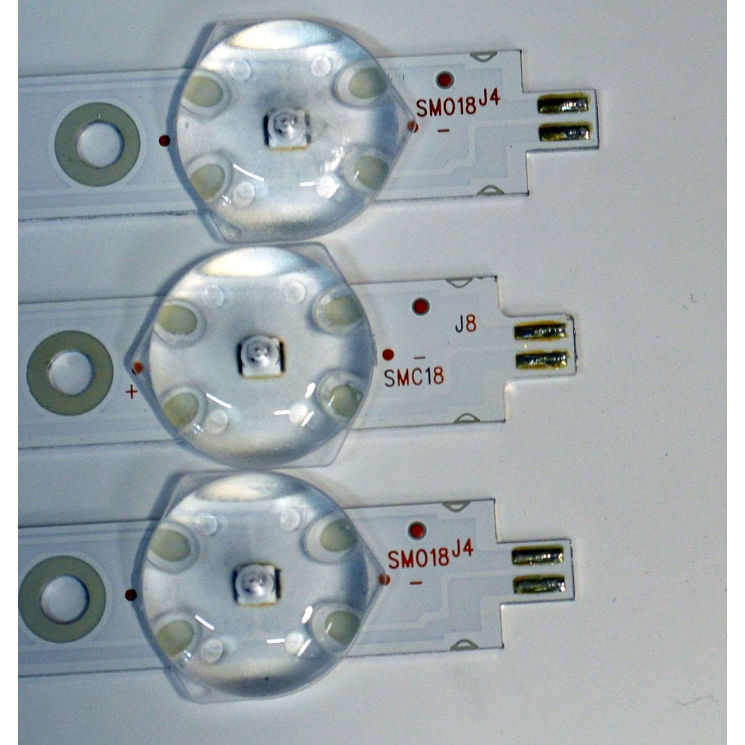 KIT DE LEDS ORIGINAL PARA TV ONN 3 PIEZAS / NUMERO DE PARTE 30350009208D / 30350009207D / LED50D09B-ZC62AG-02D / LED50D09A-ZC62AG-02D / 50000M84 / 50000M83 / DISPLAY HF500QUB-F20 / MODELO 100012585 50" - Imagen 3