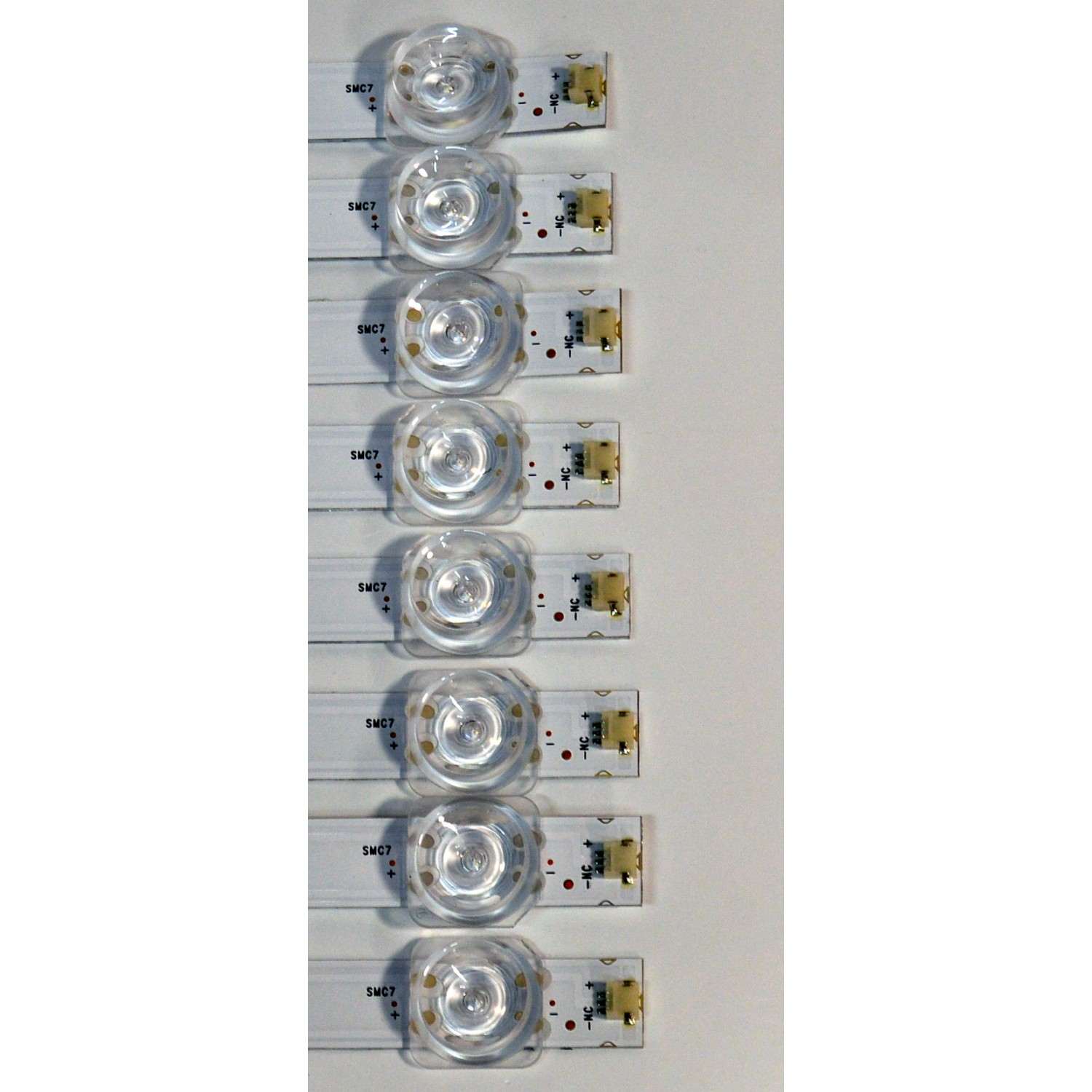 KIT DE LEDS ORIGINAL PARA TV VIZIO 8 PIEZAS / NUMERO DE PARTE 303GC650056CD / GC65D07-ZC46AG-11CD / 2300022223 / 70401-01792 / GC650M30 / 231022AC02 / PANEL BOEI650WQ1 / DISPLAY HV650QUB-F72 REV.1.0 / MODELO V655-J04 - Imagen 4