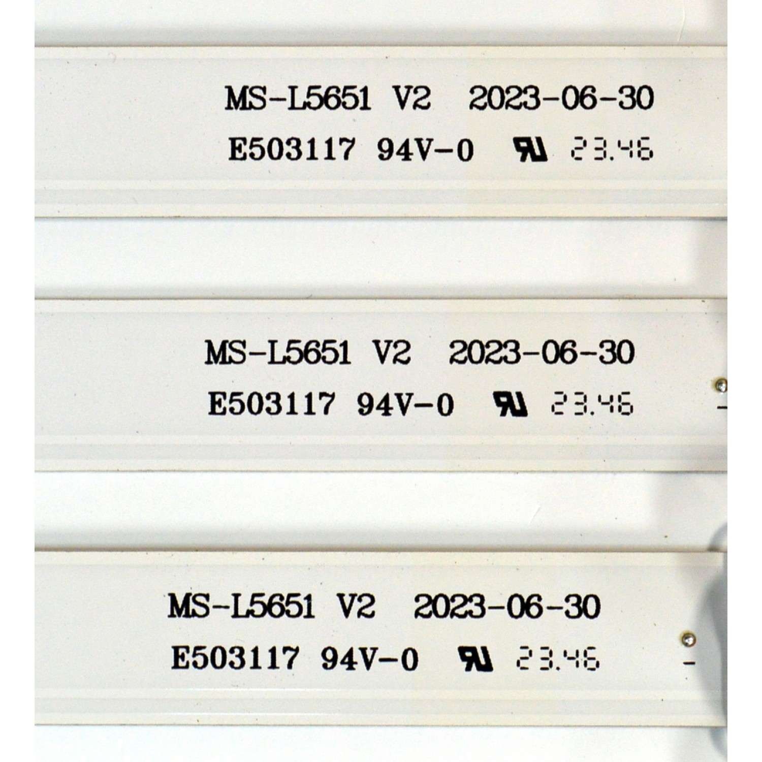 KIT DE LEDS ORIGINAL PARA TV PROSCAN 12 PIEZAS / NUMERO DE PARTE MS-L5651 V2 / R72-70D04-010 / A4 M240 H C 7S / 21M0100D3MU1003083199 / PANEL D70-C20 / DISPLAY JE695R3HC2LZX / MODELO PWOSU7045 - Imagen 3