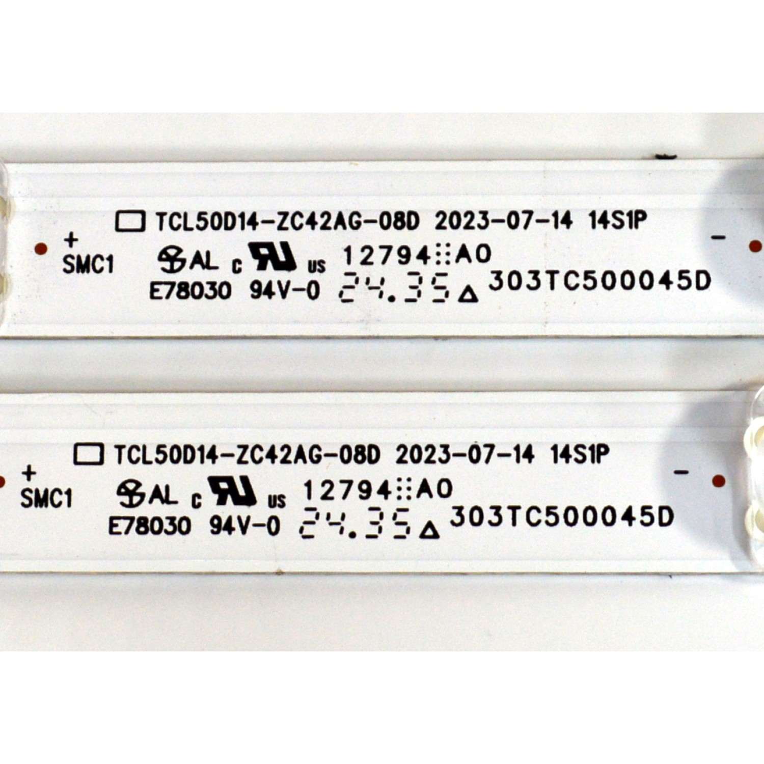 KIT DE LEDS ORIGINAL PARA TV PHILIPS 2 PIEZAS / NUMERO DE PARTE 303TC500045D / TCL50D14-ZC42AG-08D / 2300023175 / AL-ZX050T-ZC003X / 240830BB07 / TC500M44 / PANEL LVU500CHDX E0728 / DISPLAY CV500U5-L04 REV:02 / MODELO 50PUL7552/F7 - Imagen 2