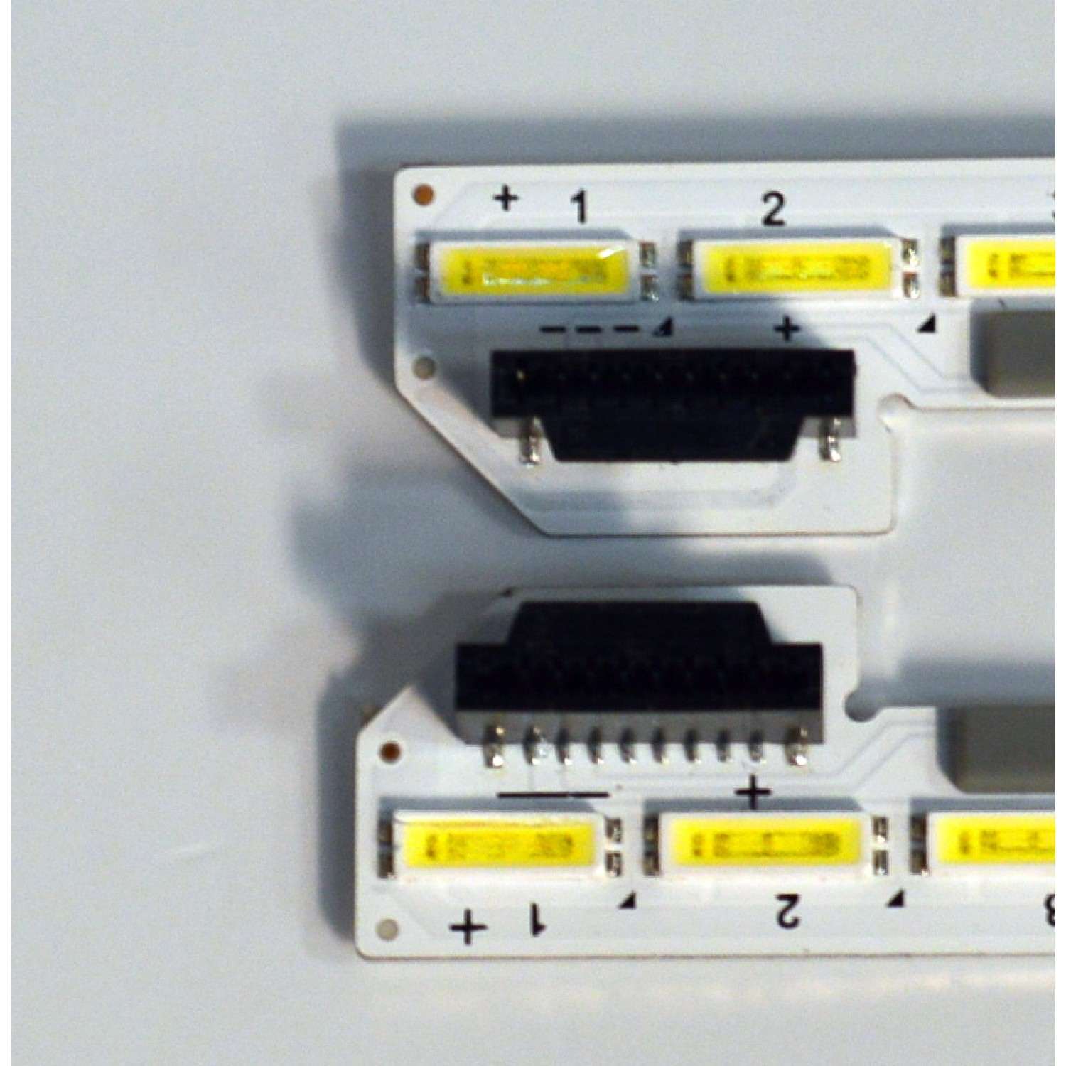 KIT DE LEDS ORIGINAL PARA TV LG 2 PIEZAS / NUMERO DE PARTE STL430AF3 / STL430AF3-L / STL430AF3-R / Y20_SSC_43_7020_LED_ARRAY_LEFT_REV00_190409 / Y20_SSC_43_7020_LED_ARRAY_RIGHT_REV00_190409 / PANEL ND430EQG-SBHR3 / DISPLAY DV430QUB-L2D /MODELO 43UA7500ZUA - Imagen 4