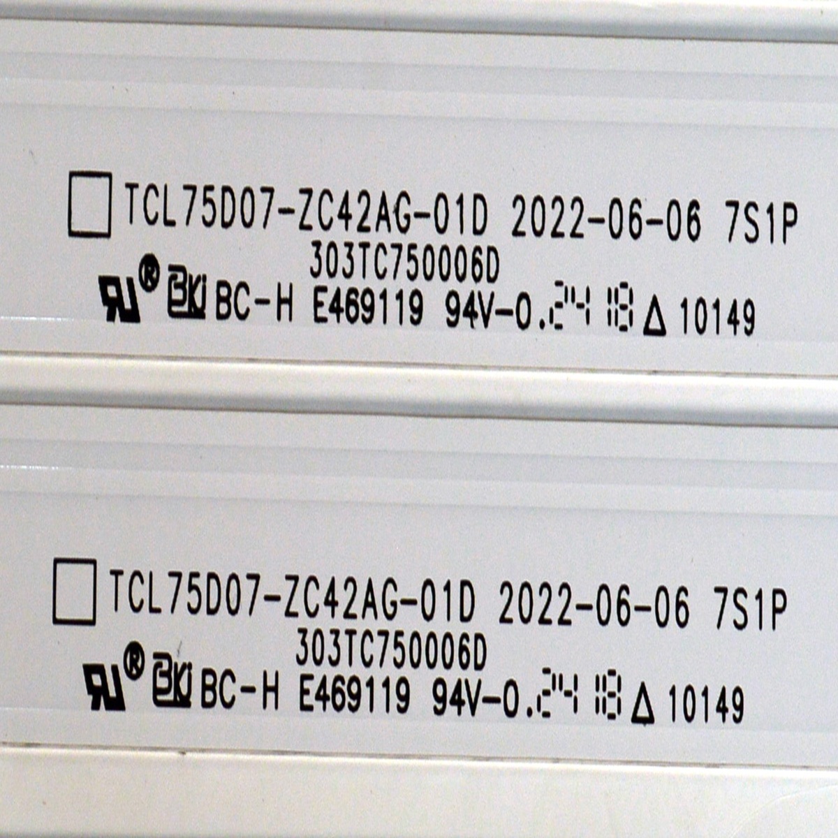 KIT DE LEDS ORIGINAL NUEVOS PARA TV PHILIPS / DAEWOO / 12 PIEZAS / NUMERO DE PARTE 303TC750006D / TCL75D07-ZC42AG-01D / 4L-ZX075T-ZC006C / TC750M20 / MODELO 75PUL6673/F6 / DAW75URF - Imagen 3