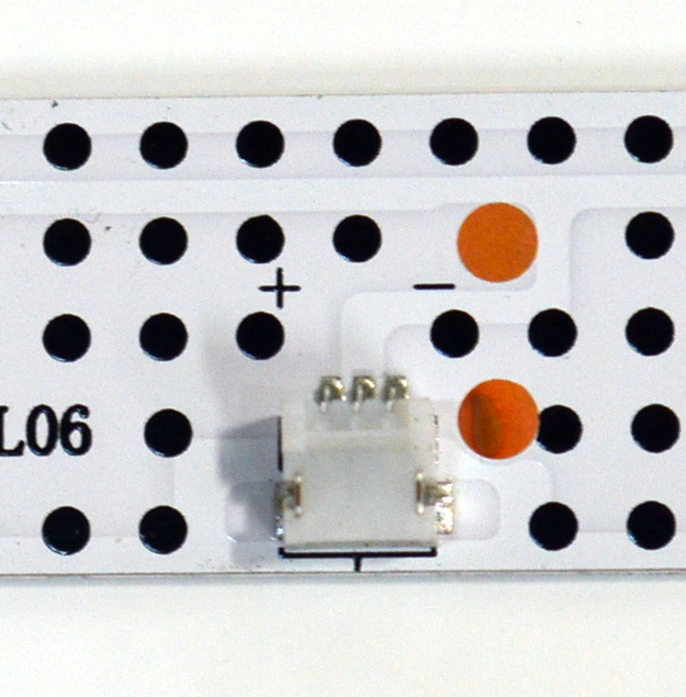 LED ORIGINAL PARA TV HISENSE 1 PIEZA / NUMERO DE PARTE JL.D400B1330-003AS-M / JL.D400B1330-003AS-M_V03 / JHD400K1F01-T0L+2024102201 / D250115 / PANEL JHD400K1F01-T0L / DISPLAY V400HJB-P03 / MODELO 40A4NV - Imagen 3