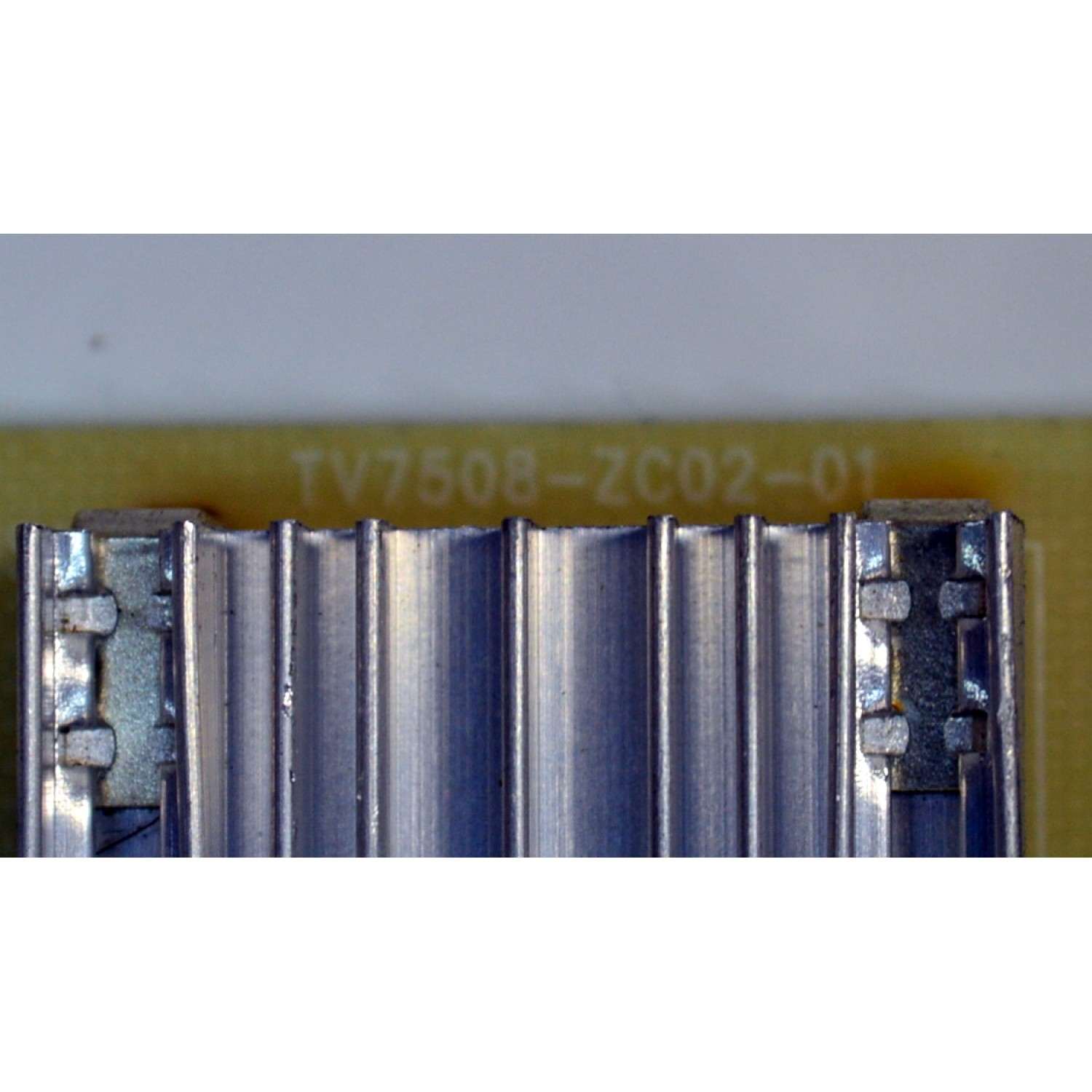 FUENTE DE PODER ORIGINAL PARA TV ROKU SELECT SERIES / NUMERO DE PARTE 514C7508M04 / TV7508-ZC02-01 / E021M626-A2 / M04/1933-000357 / DISPLAY ST7461D03-2 VER.2.3 / MODELO 75R6AX - Imagen 3