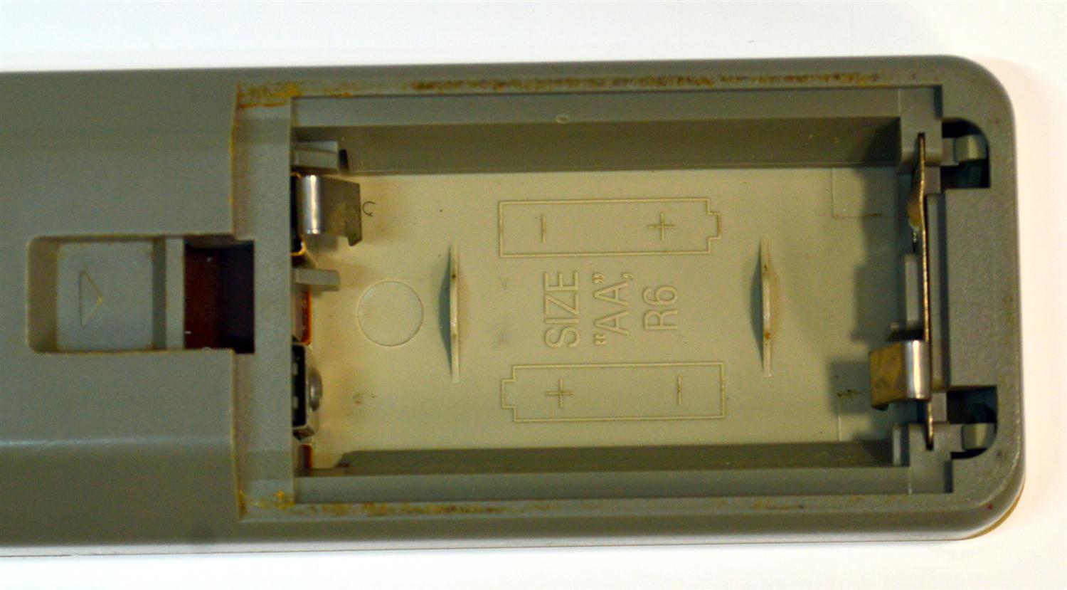 CONTROL REMOTO ORIGINAL PARA TV SONY / NUMERO DE PARTE RM-723 / 4-370-639 / CUENTA CON BOTONES PARA FUNCIONES BASICAS COMO TV/VIDEO / ANT/AUX / MUTING / COMPATIBLE CON LA SERIE TRINITRON Y APARATOS MODULARES/ESTEREO MAS ANTIGUOS - Imagen 2