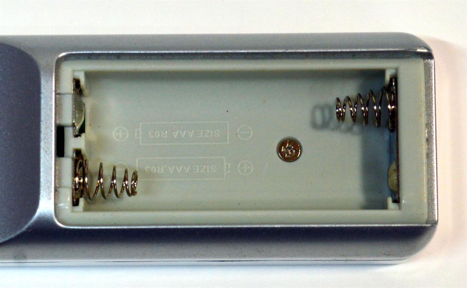 CONTROL REMOTO ORIGINAL EMERSON RESEARCH PARA PRODUCTOS ELECTRONICOS DE CONSUMO COMO RADIOS / REPRODUCTORES DE CD / SISTEMAS DE AUDIO / BASES PARA iPOD / NUMERO DE PARTE RC200 / IC200 - Imagen 2