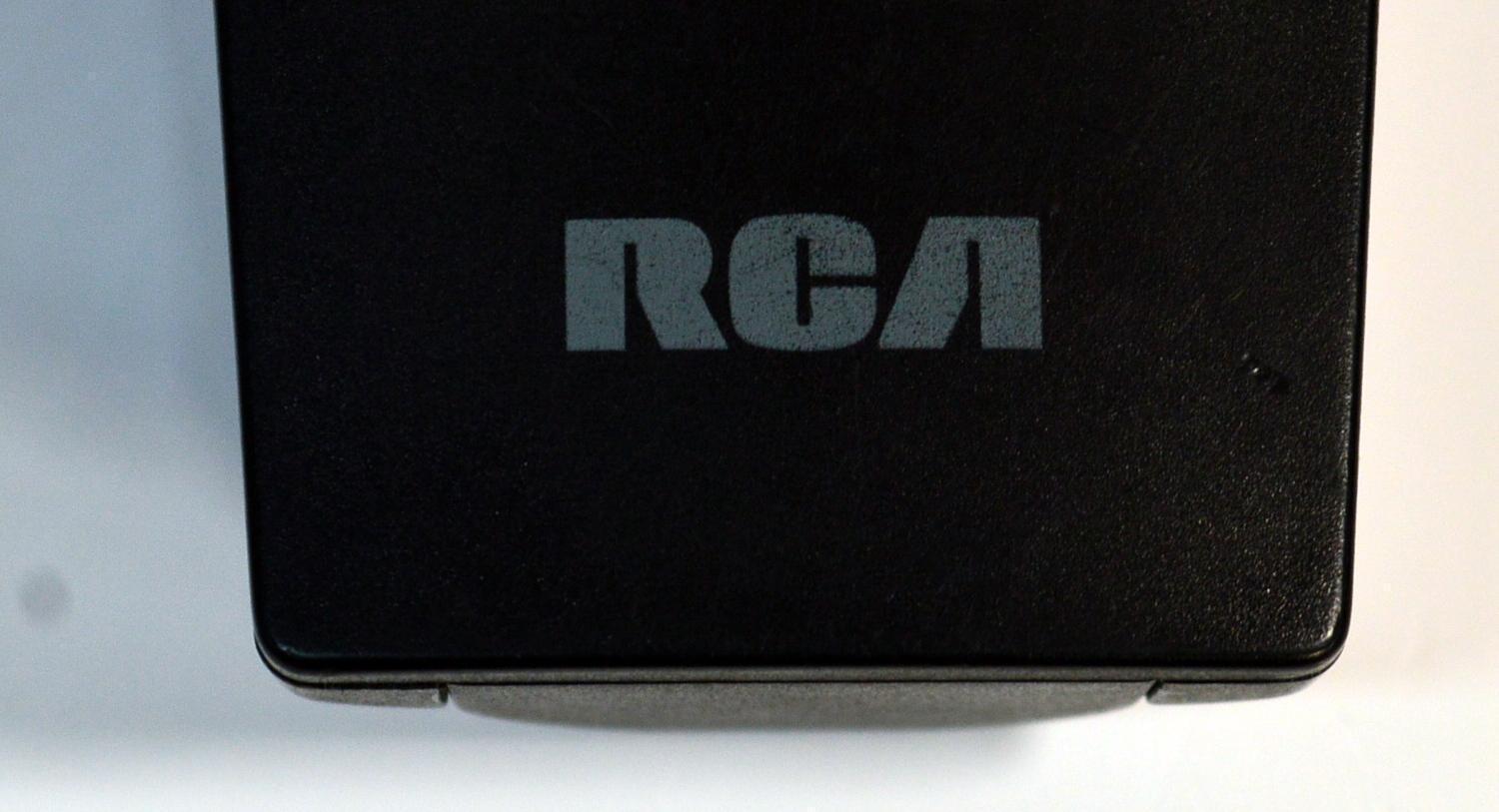 CONTROL REMOTO  RCA UNIVERSAL PARA TV. VCR . AUX.  CATV.  / CUENTA CON BOTONES PARA CONTROLAR DIVERSAS FUNCIONES COMO SINTONIZADOR TUNER/CD/iPOD/ENTRADA LINEA/AUXILIAR / NUMERO DE PARTE RS2652 / RS-2654 / RS2654 - Imagen 3