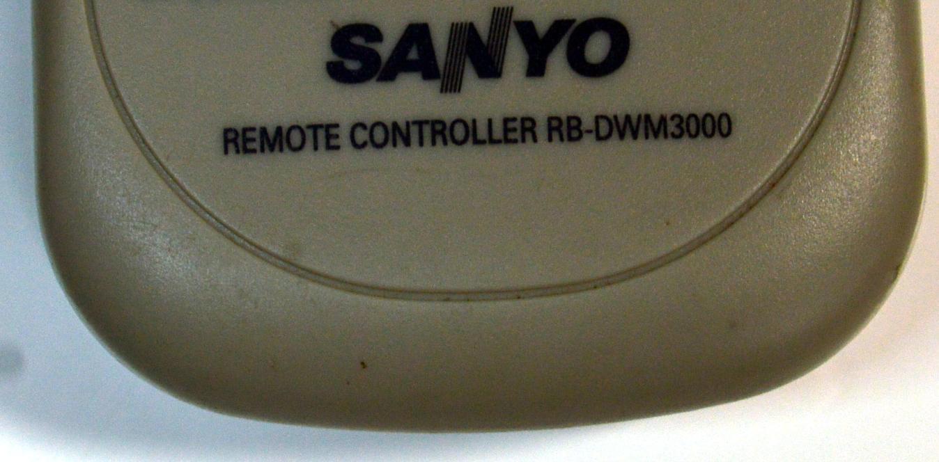 CONTROL REMOTO ORIGINAL SANYO PARA SISTEMA DE CINE EN CASA/DVD/VCR DE LA MARCA SANYO / INCLUYE BOTONES PARA DVD/VCR/TV CONTROL / NUMERO DE PARTE RB-DWM3000 / 136-4 / 0300580 / RB-OWM3000 / DWM-3000 - Imagen 4