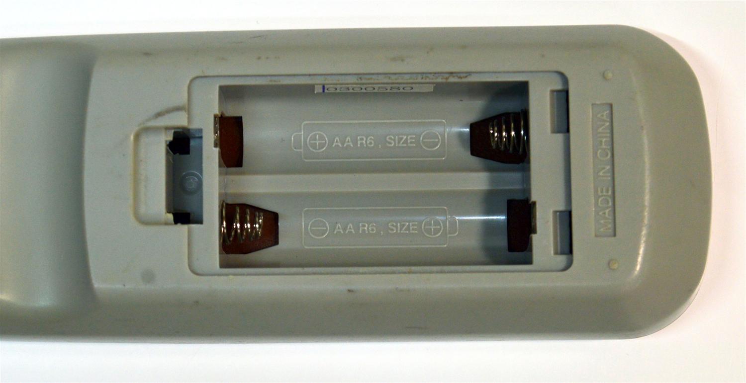 CONTROL REMOTO ORIGINAL SANYO PARA SISTEMA DE CINE EN CASA/DVD/VCR DE LA MARCA SANYO / INCLUYE BOTONES PARA DVD/VCR/TV CONTROL / NUMERO DE PARTE RB-DWM3000 / 136-4 / 0300580 / RB-OWM3000 / DWM-3000 - Imagen 2