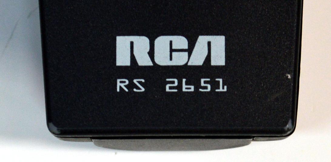 CONTROL REMOTO ORIGINAL RCA PARA SISTEMA DE AUDIO/MINICOMPONENTE CON FUNCIONES DE CD / SINTONIZADOR AM/FM / TAPE / ENTRADA DE AUXILIAR / NUMERO DE PARTE RS 2651 / RS2650 / RS3532 / RS3531 / RS2653 /RS2663/RS2620 /RS2635/RS2635B /RS2640B /RS2614 / RS2650B - Imagen 2