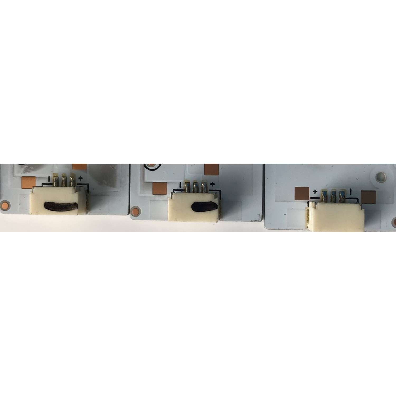 KIT DE LED'S PARA TV TCL (8 PIEZAS) NUMERO DE PARTE TOT-39B2600-8X5-5EA / TOT-39B2600-8X5-5EA-L-V1 / TOT-39B2600-8X5-5EA-R-V1 / 4C-LB390T-YHAL / 4C-LB390T-YHAR / 006-P1K3348B / 006-P1K3349B / QE5XE8 / PANEL LUW390AUT  E2  V4 / MODELOS L39B26001 / 39B2600 - Imagen 2